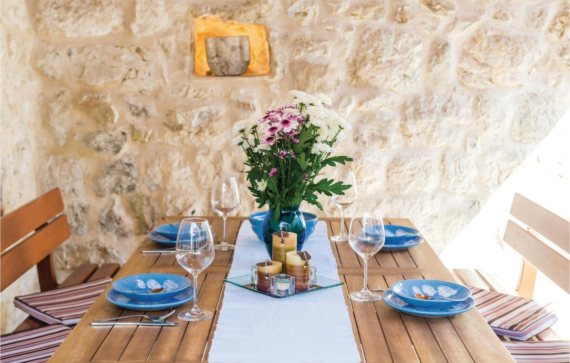 Cozy Home In Slano With Wifi 外观 照片